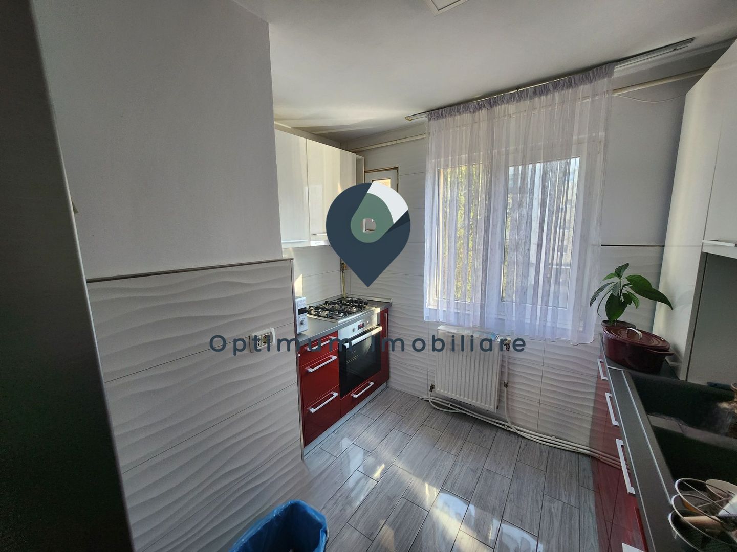 Apartament cu 4 camere in Manastur, etaj 2/4 zona Putna ! - Poză 2