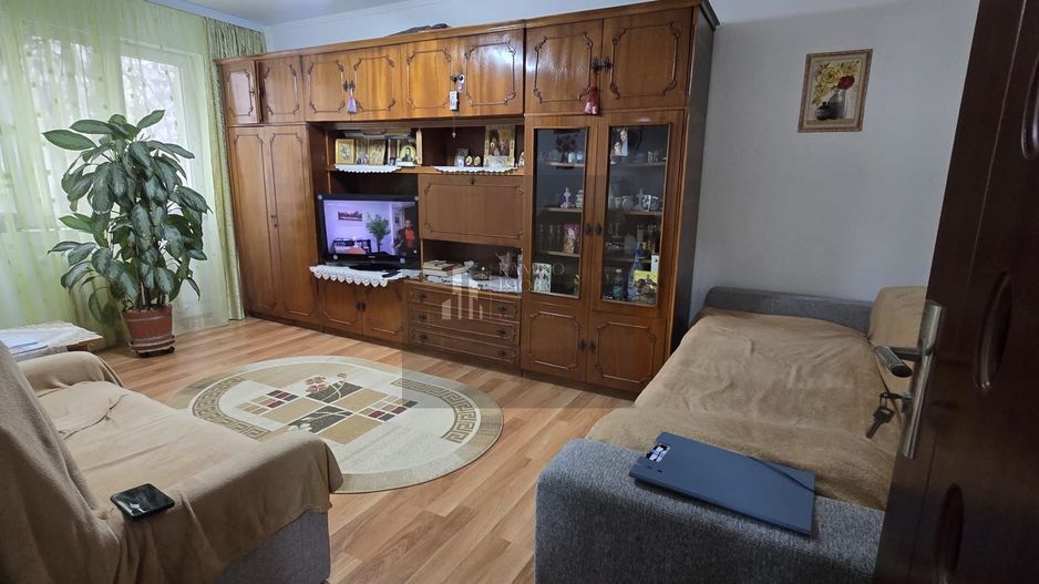 Apartament 2 camere zona Titan decomandat etaj 1 - Poză 1