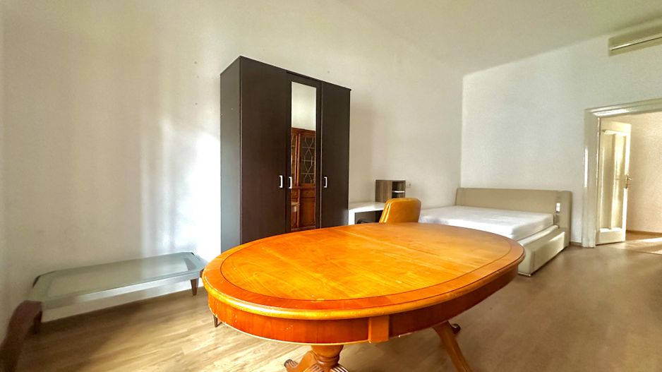 Apartament cu 3 camere de închiriat în Piața Victoriei - Poză 11