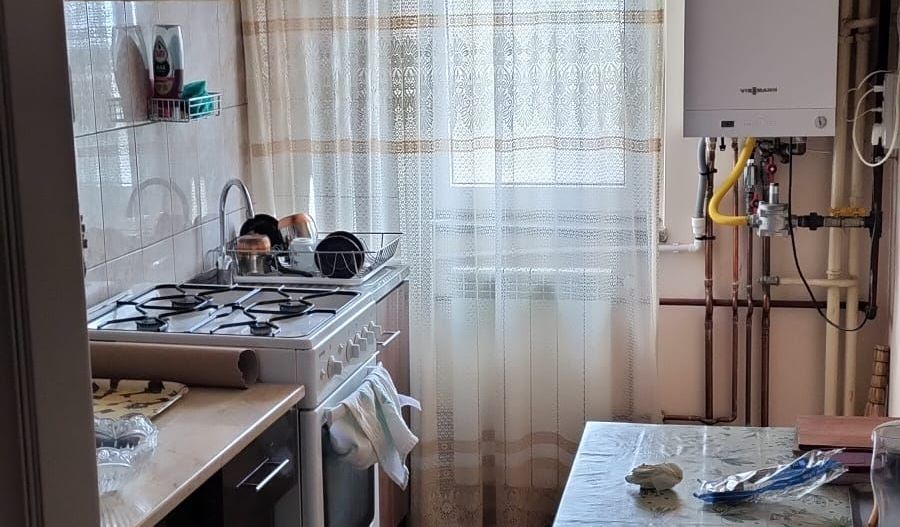 vind apartament 3 camere zona Centrala, etaj 2 - Poză 4