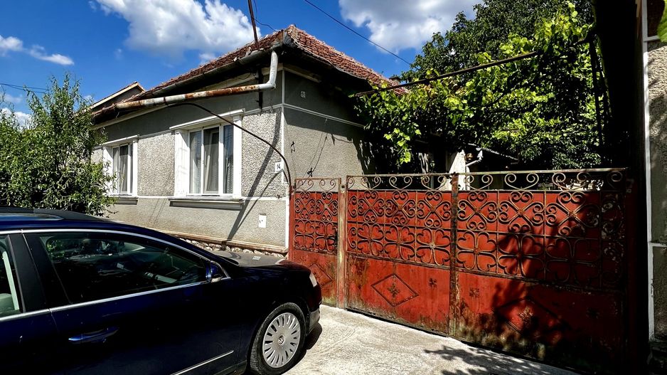 Casa in Tinca, centrala, 3 camere cu strada asfaltata - Poză 1