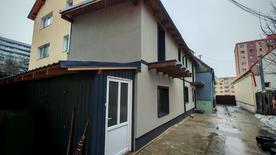 Corp de casa P+M 4 camere , Racadau Carpatilor -LIDL- ,curte comuna. - Poză 3