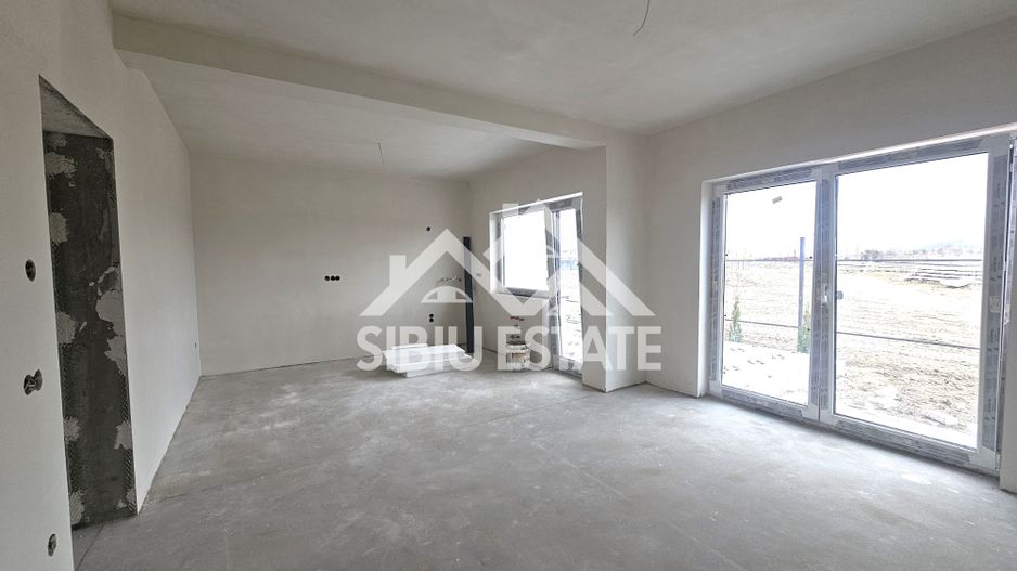 Casa Sibiu 4 camere, 2bai, terasa, carport, locatie Selimbar - Poză 6