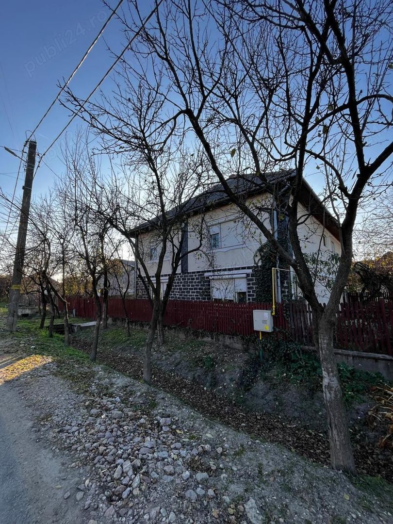 Vind casa la tara - Poză 3