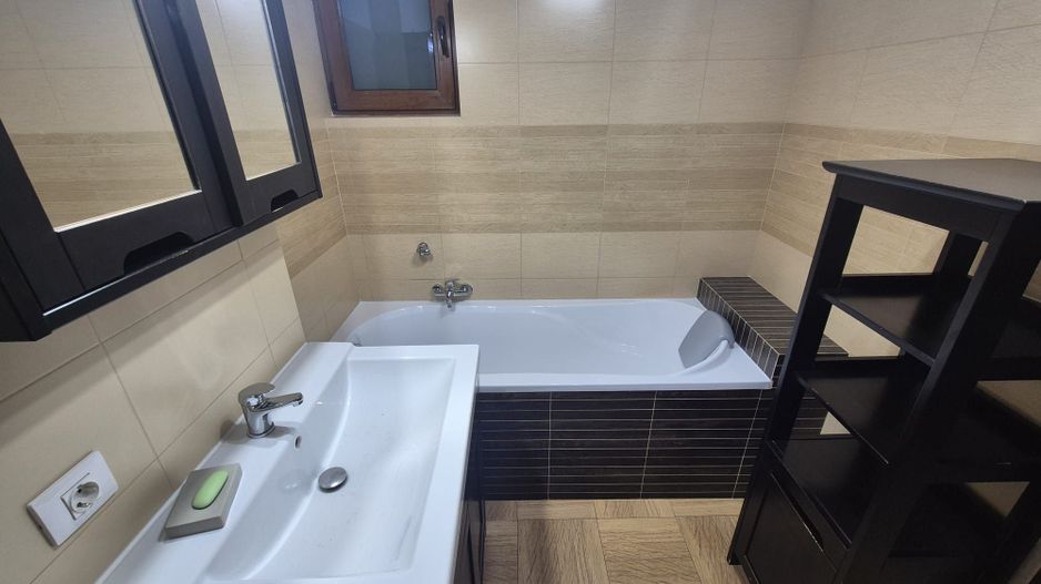 Bloc nou, sectiune mare, apartament 3 camere cu semineu, terasă mare si garaj - Poză 13