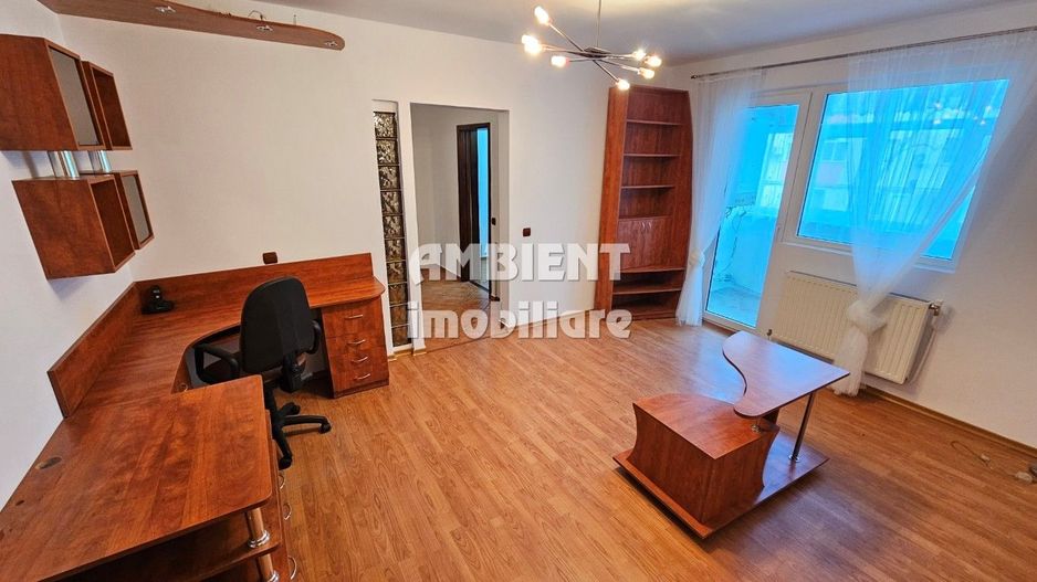 Apartament cu 3 camere, etaj 1, zona CENTRU; - Poză 4