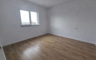 Duplex cu 5 camere despartit prin garaj in Giarmata - Poză 4