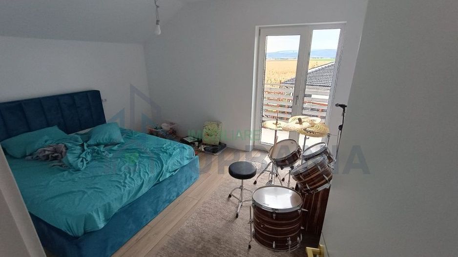 Casă de vânzare în Aroneanu, str. Busuiocului: 4 dormitoare, 3 băi, living open space, suprafață utilă 150 mp, teren 550 mp - Poză 6