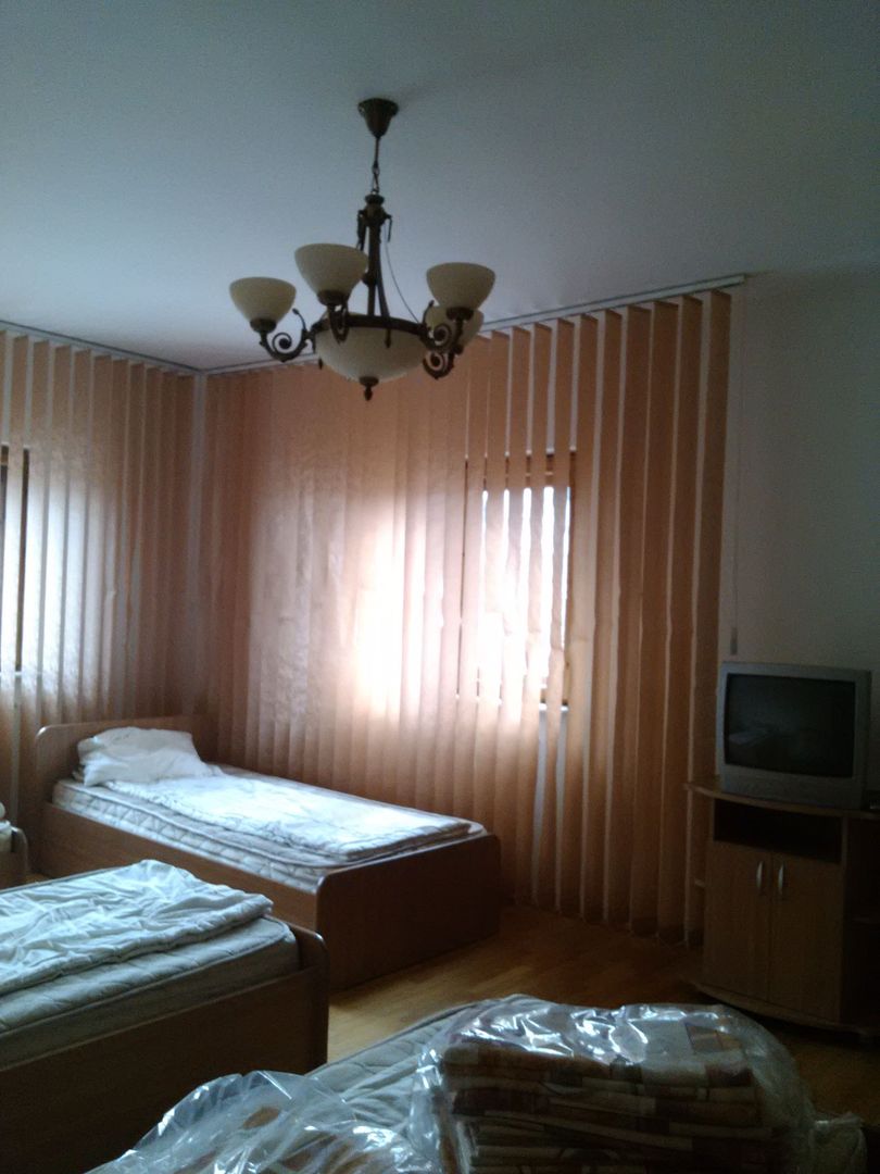 Casa 6 camere - cazare 15 persoane, Nord - Poză 2