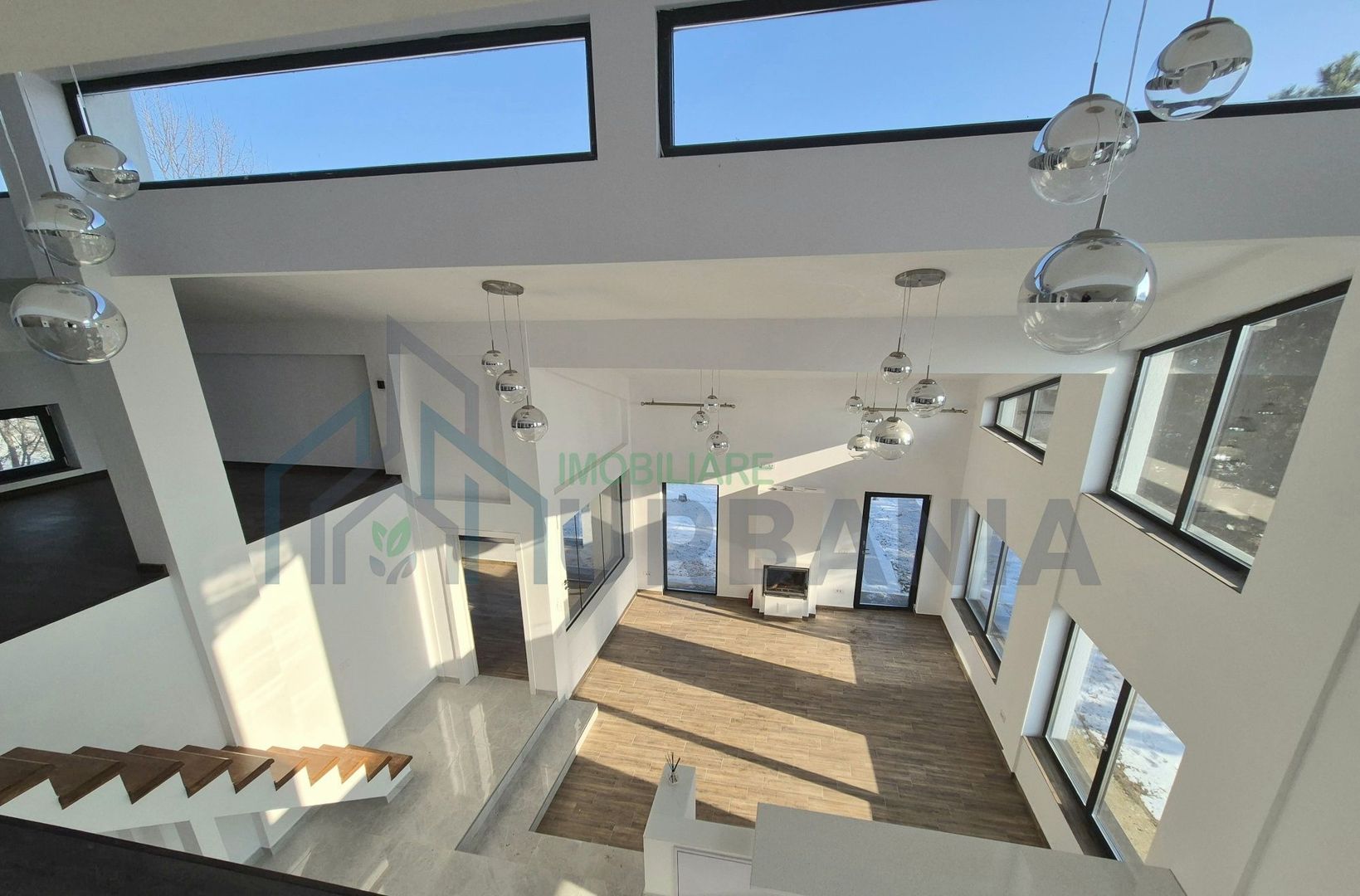 # De vanzare vila in Hlincea,posibil schimb cu apartament si dif. - Poză 1