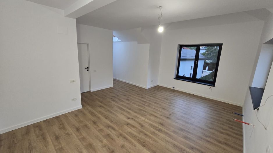Apartament cu 4 camere 125 mp (4 garsoniere) la cheie + 60 mp pod - Busteni - Poză 17