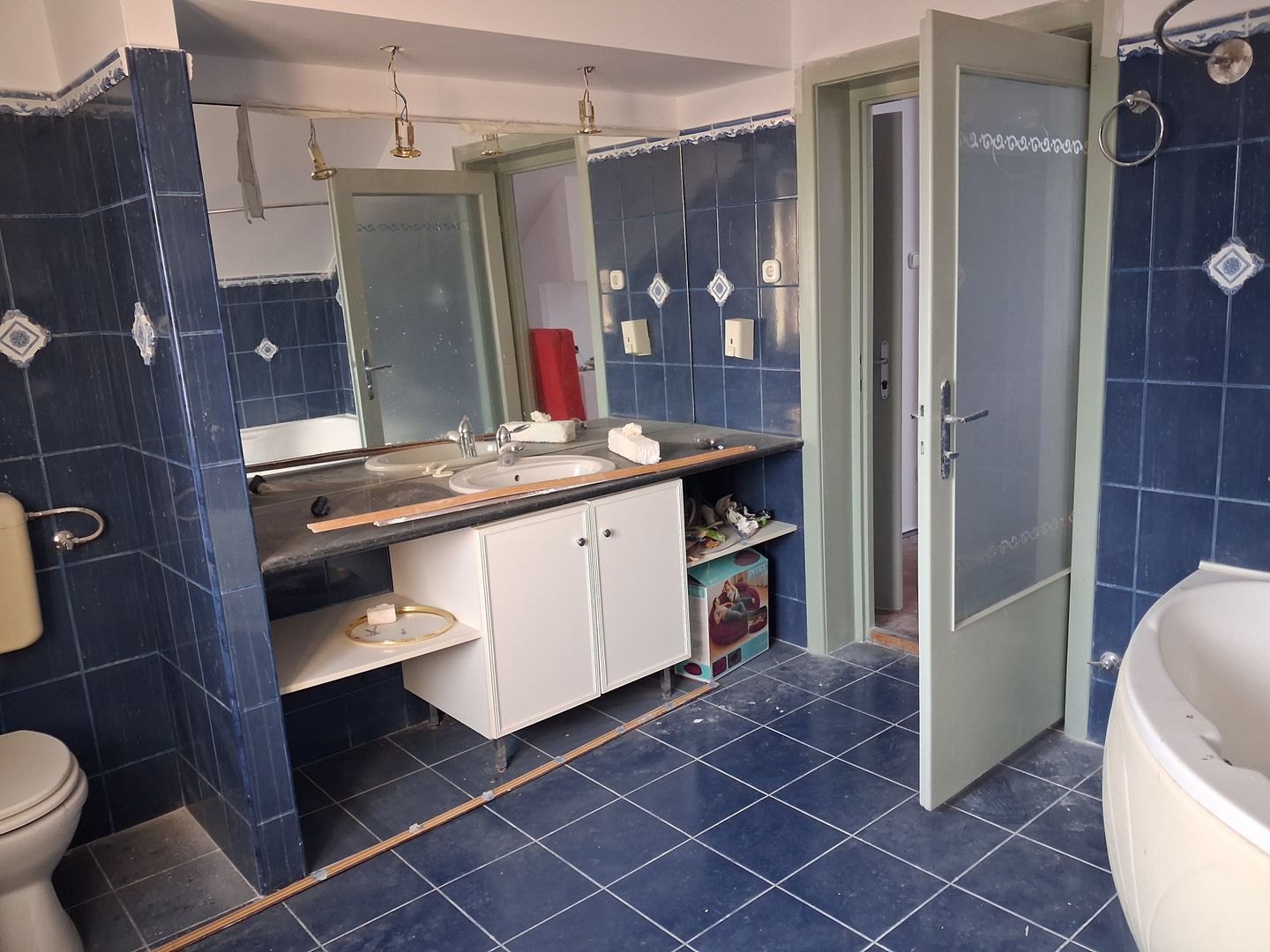 Casa RENOVATA partial 8 cam 6 ari 550mp garaj ANA IPATESCU. - Poză 22