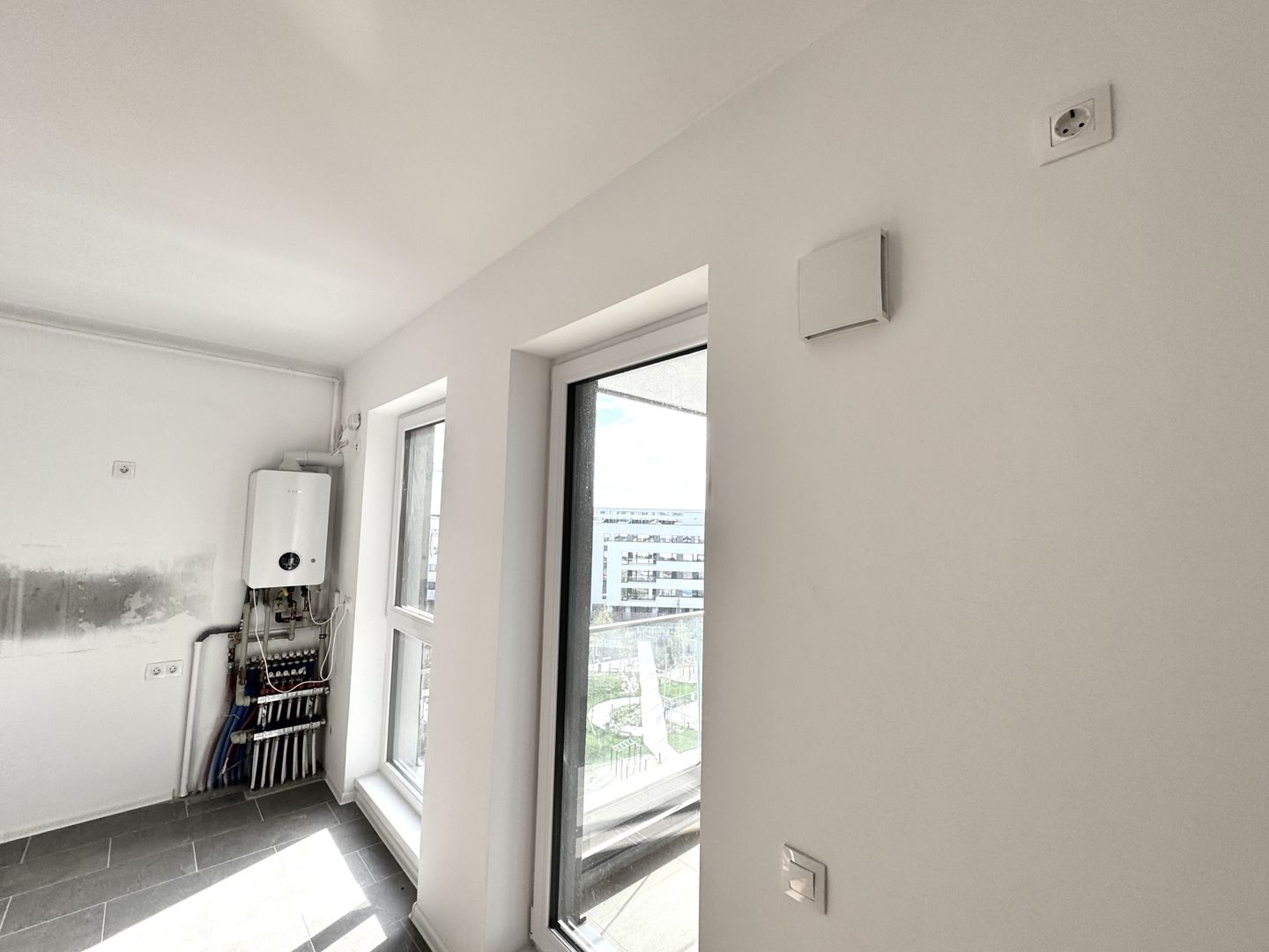 3 camere. Bucătărie Open-Space - Verdere curte interioară - Poză 3