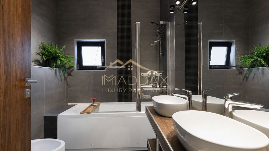Vila Exclusivista cu 5 camere *3000mp curte si deschidere la lac* // Snagov - Poză 39