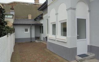In centrul orasului! Vanzare casa renovata in Targoviste - Poză 1