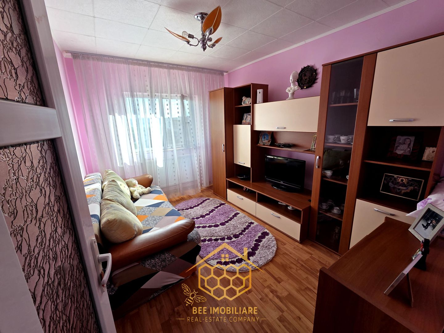 Apartament cu 3 camere in zona centrala - Filiasi - Poză 9
