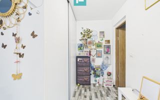 Două case pe un teren generos în Ghiroda - Poză 2