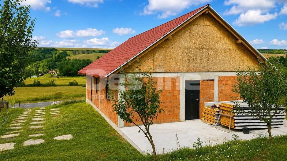 Constructie la rosu si teren 1000 mp, Zapodeni, Vaslui - Poză 1