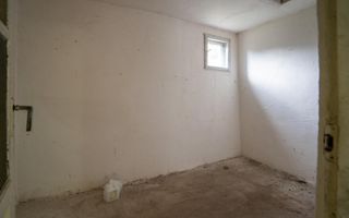 Casa singur in curte  cu dublu front stradal cu garaj in Iosia - Poză 5