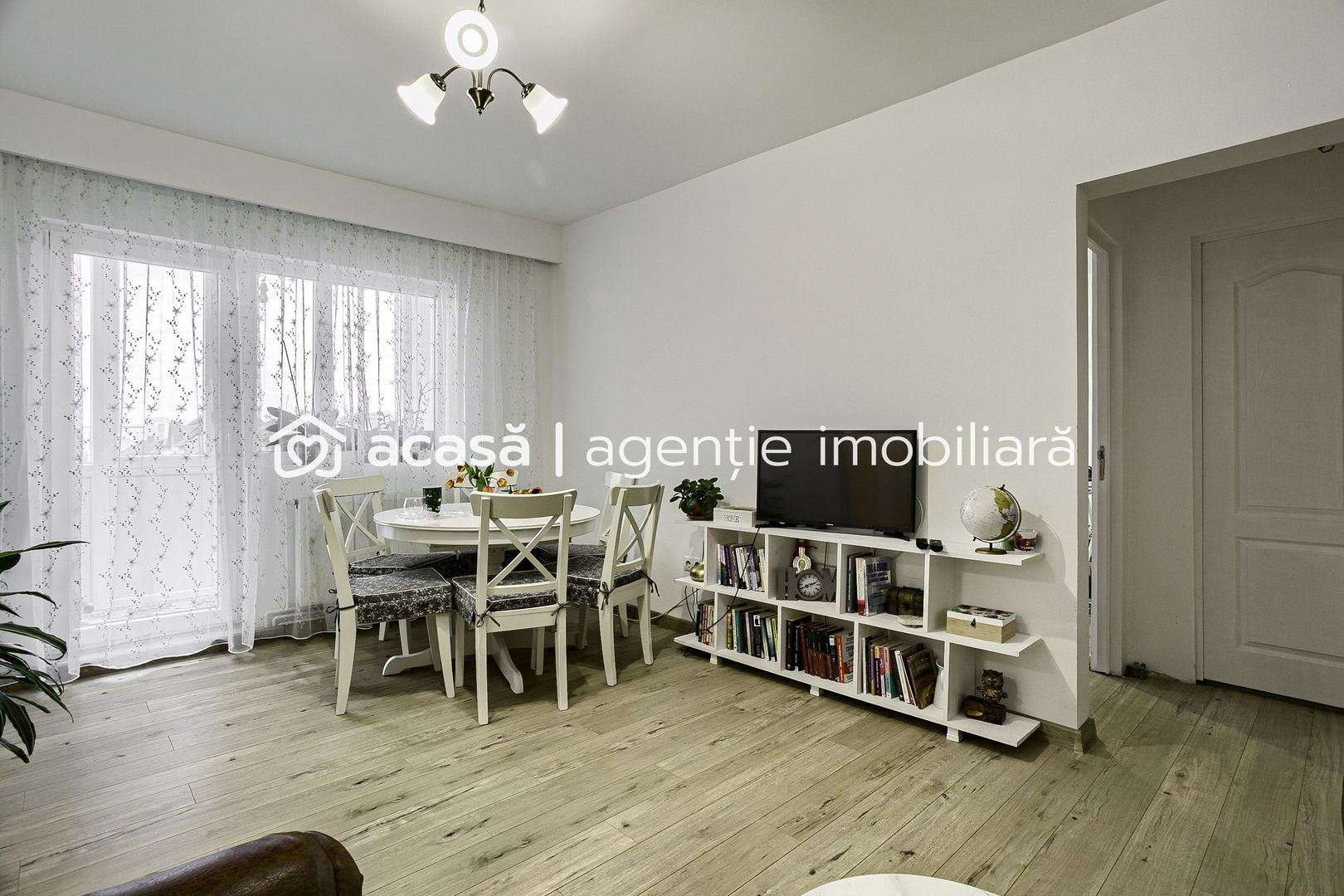 PROPRIETATE VÂNDUTĂ Apartament spatios cu 4 camere langa teatru - Poză 1