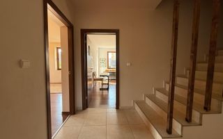 Casa spatioasa,perfecta pentru locuit sau investitie - Poză 18