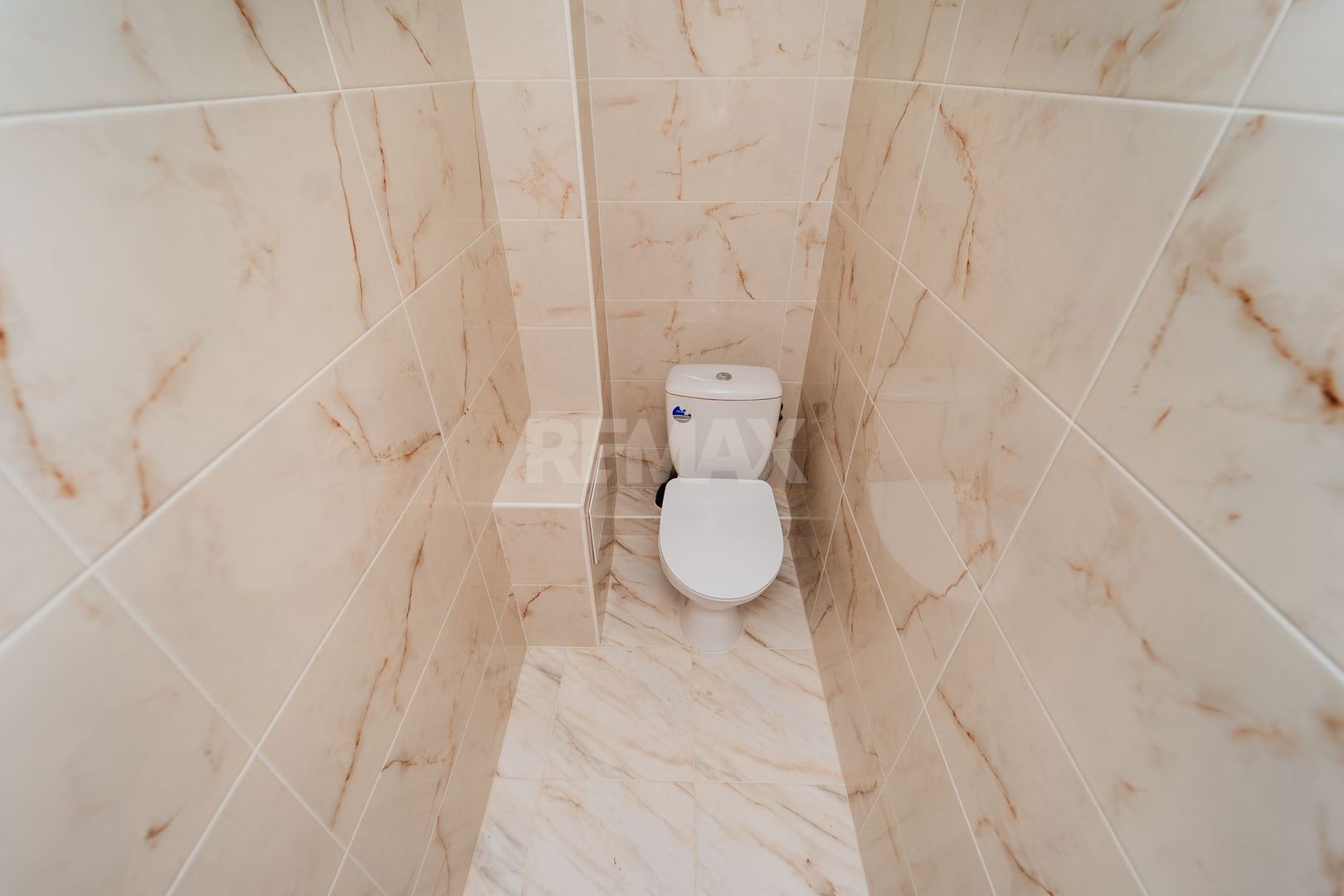 De vinzare Apartament 2 camere si balcon + living cu logie - Poză 18