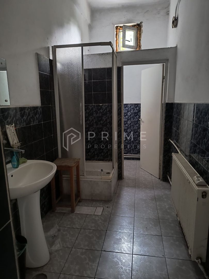 Clădire multifuncțională de vânzare – comerț, birouri și producție. - Poză 9