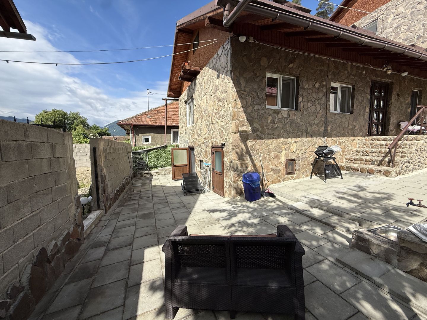 Apartament tip casă la curte, lângă pădure – Zărnești - Poză 2