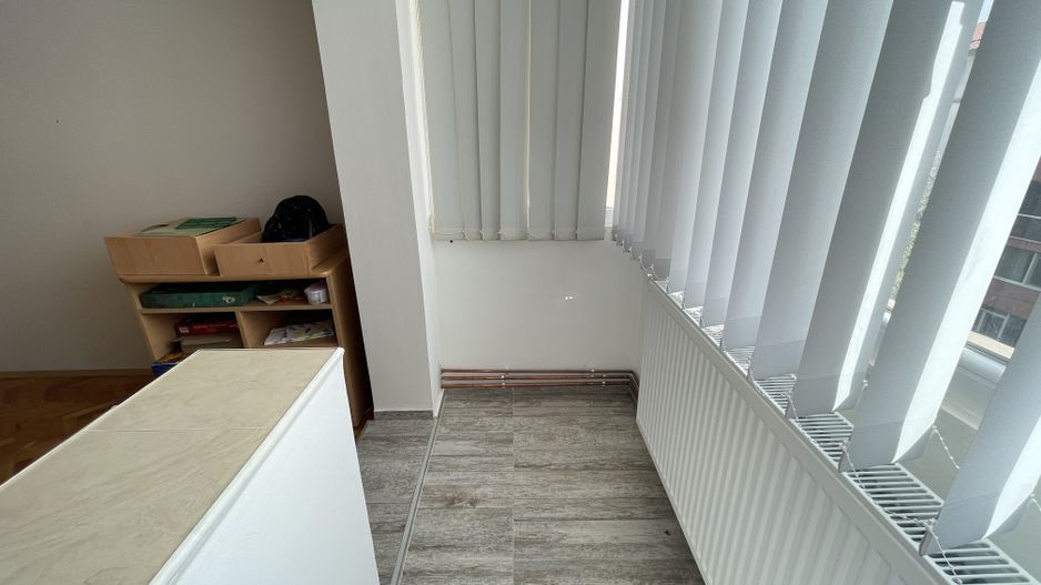 Apartament cu trei camere în bloc izolat -zona Aradului - Poză 3