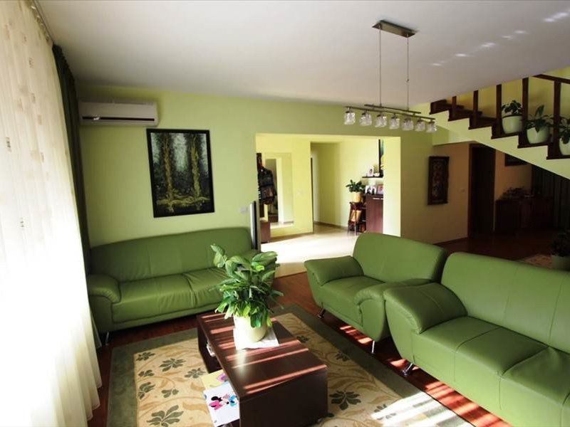 Vila spațioasă la intrare în Dumbravita - Poză 15