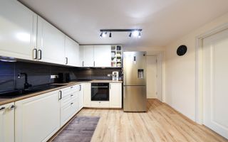 Apartament cu 3 camere la casa | Curte 130 mp | Zona Grivitei strada Vulcan - Poză 8
