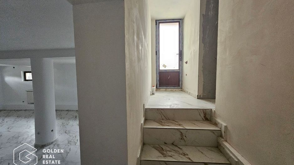 Vila cu 5 camere, 4 bai, Otopeni-centru, COMISION 0, renovata complet - Poză 14