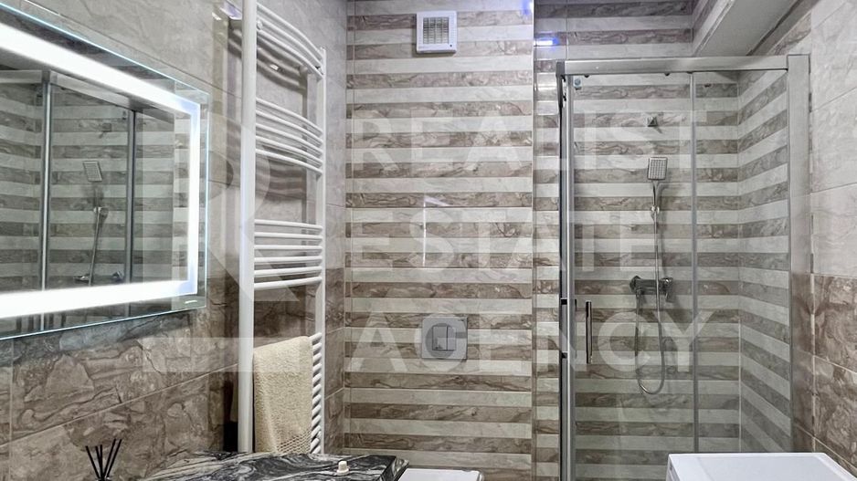 Apartament cu 3 camere – 13 Decembrie,  Coresi la 5 minute pe jos. - Poză 11