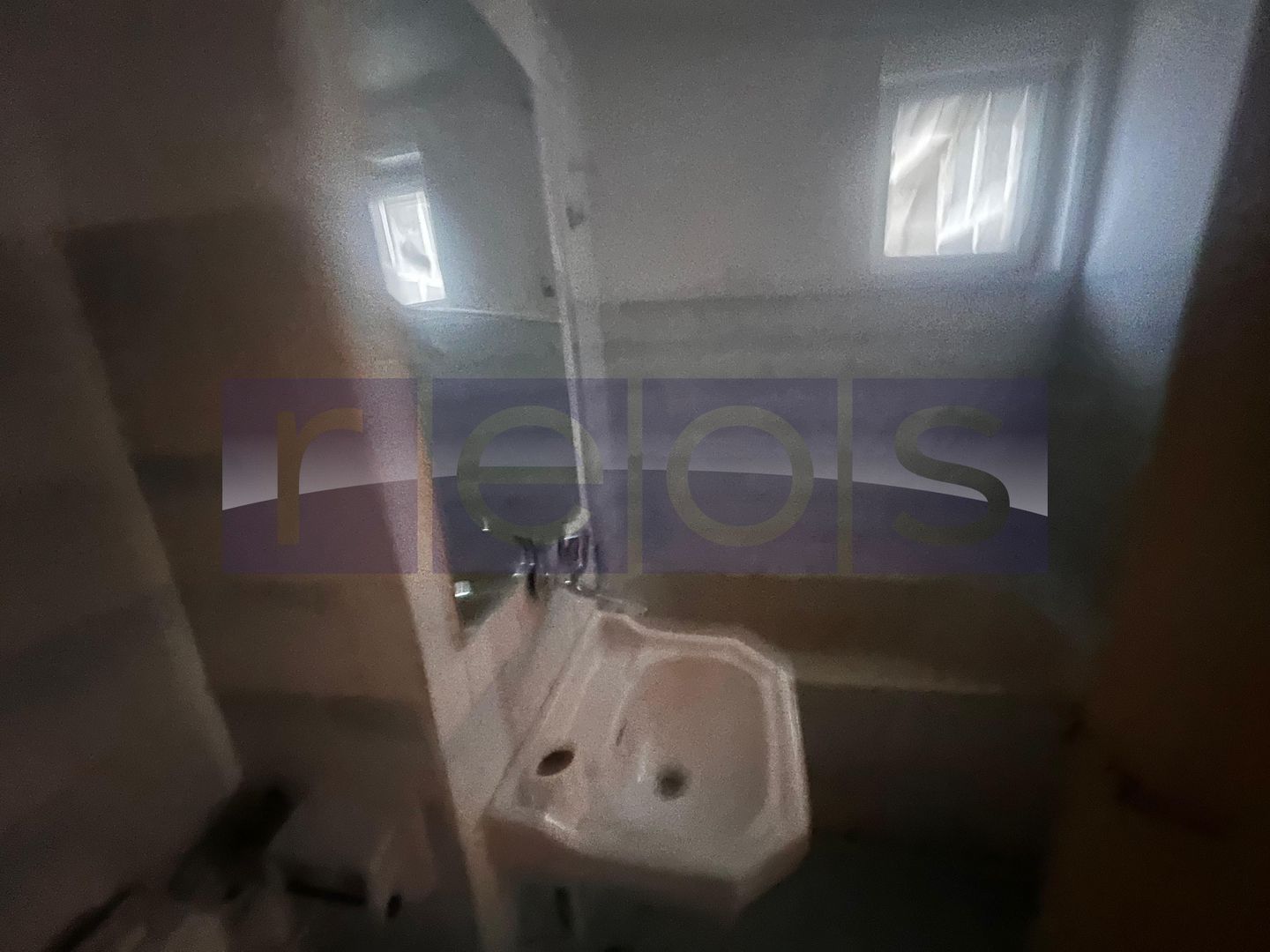 De vânzare apartament 3 camere – Decomandat - Aleea Suica - Poză 6