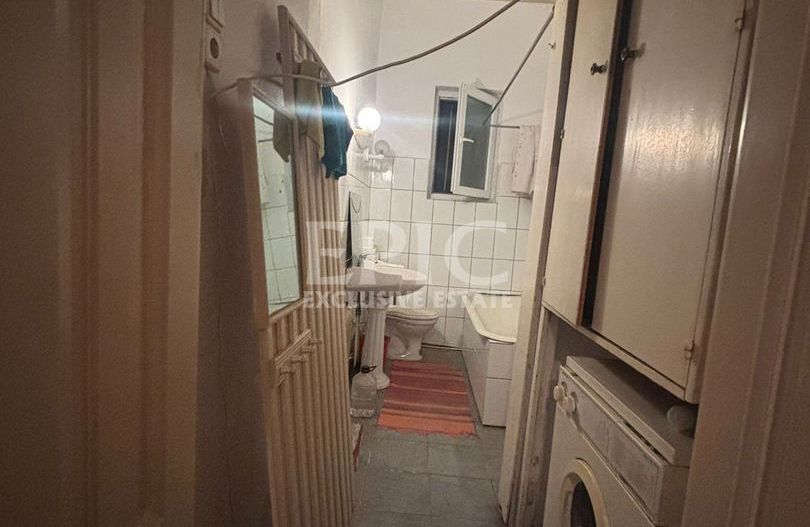 Casa de vanzare in centru orasului - Poză 6