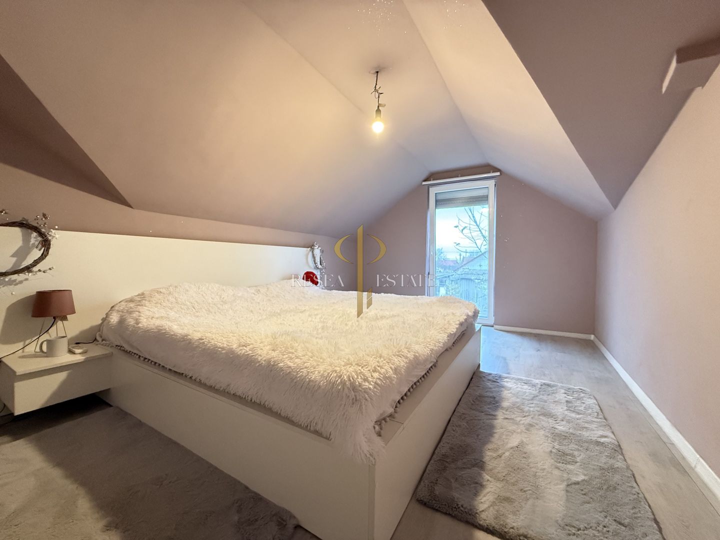 Casă spațioasă în Varias, împărțită în două unități cu acces separat - Poză 8