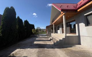 Casa de vanzare la 13 km de Onesti - Poză 1