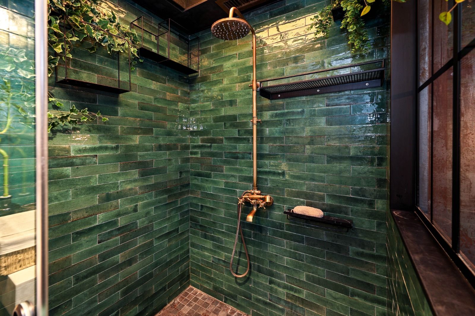 Bijuterie arhitecturală cu dotări smart in centrul Brasovului - Poză 31