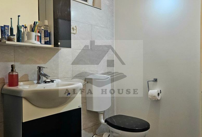 Oportunitate - Apartament cu trei camere in vila, zona Tractorul 70 mp - Poză 11