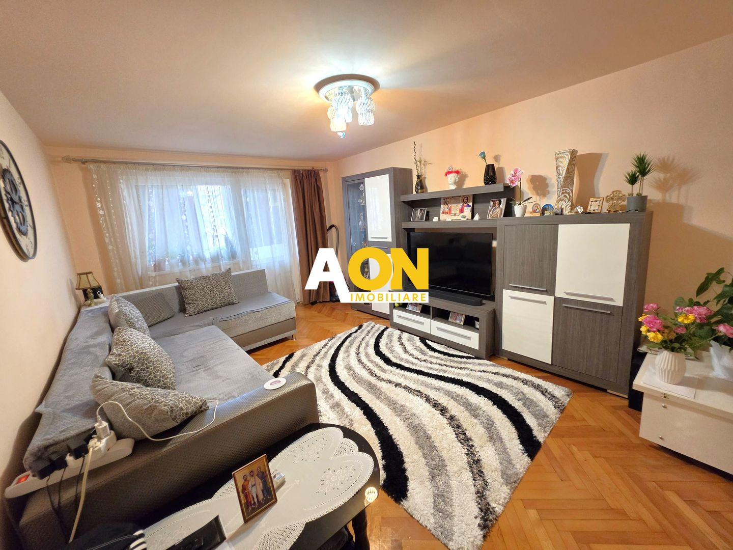 Apartament 3 camere, 2 bai, decomandat, etaj 3, Cetate, zona Stadion - Poză 1