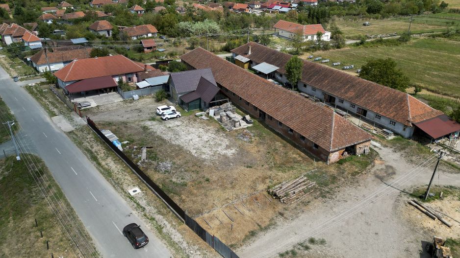 Casă tip duplex cu teren generos în Dezna - Poză 13