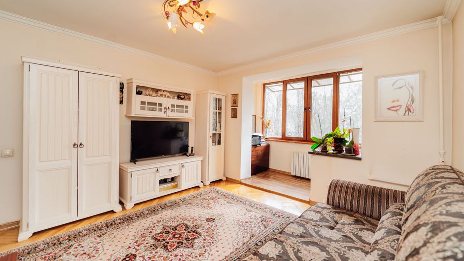 Apartament cu 3 camere - Poză 1