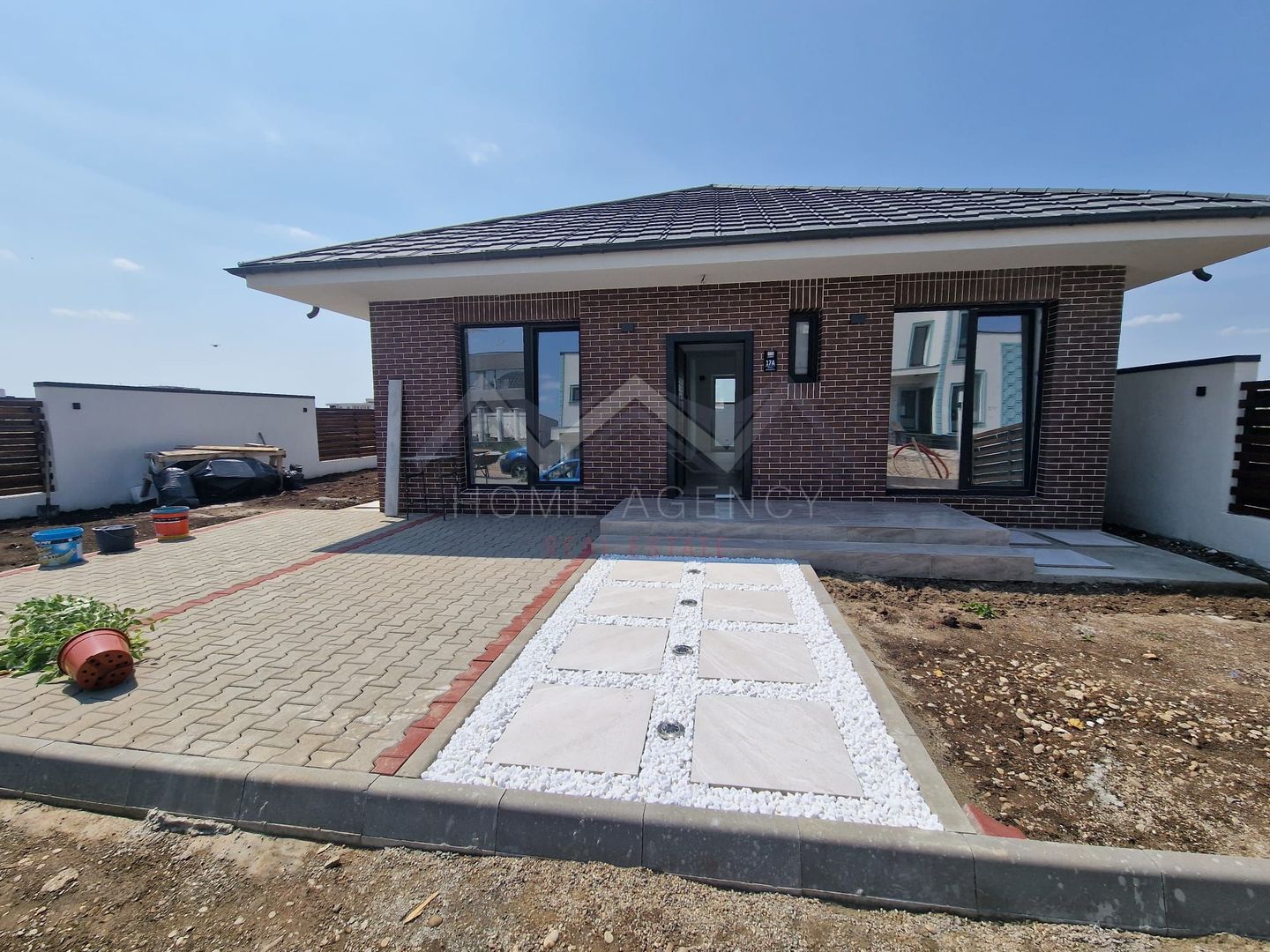 Case parter 300 mp curte Comision 0 - Poză 1