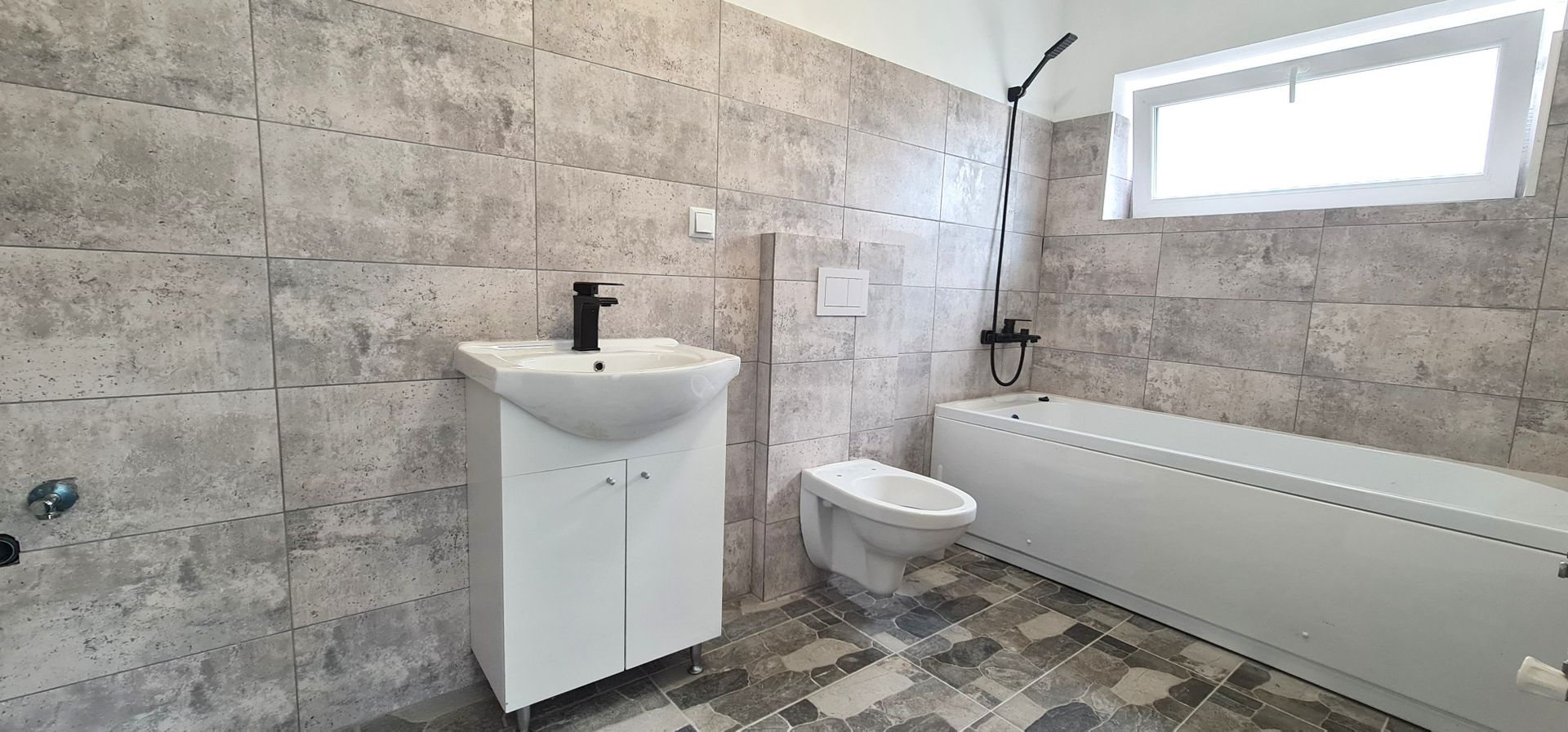 Casa 4 camere (nemobilata, neutilata) cartier Izvor Tarlungeni Brasov - Poză 5