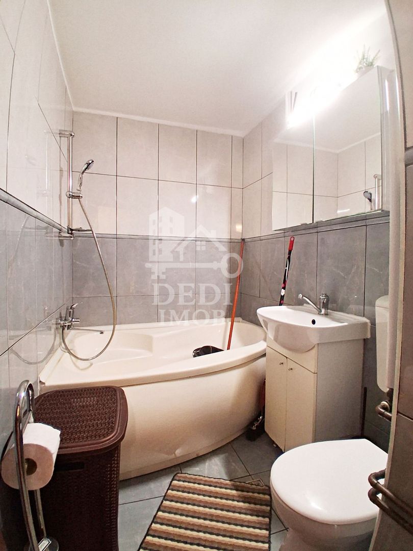 Apartament cu 3 camere de inchiriat zona Rogerius, Oradea - Poză 13