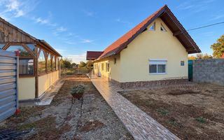 Casă pe parter, cu teren de 1.280 mp și foișor închis – Covăsânț, Arad - Poză 2