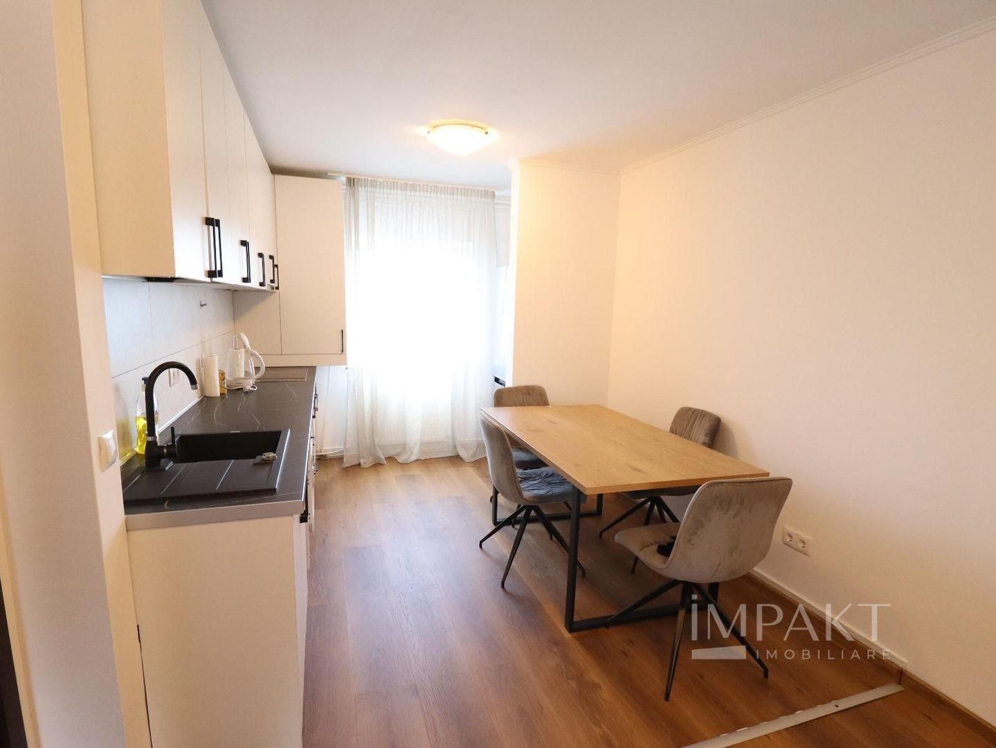 Apartament cu 3 camere, prima închiriere după renovare- zona UMF - Poză 3