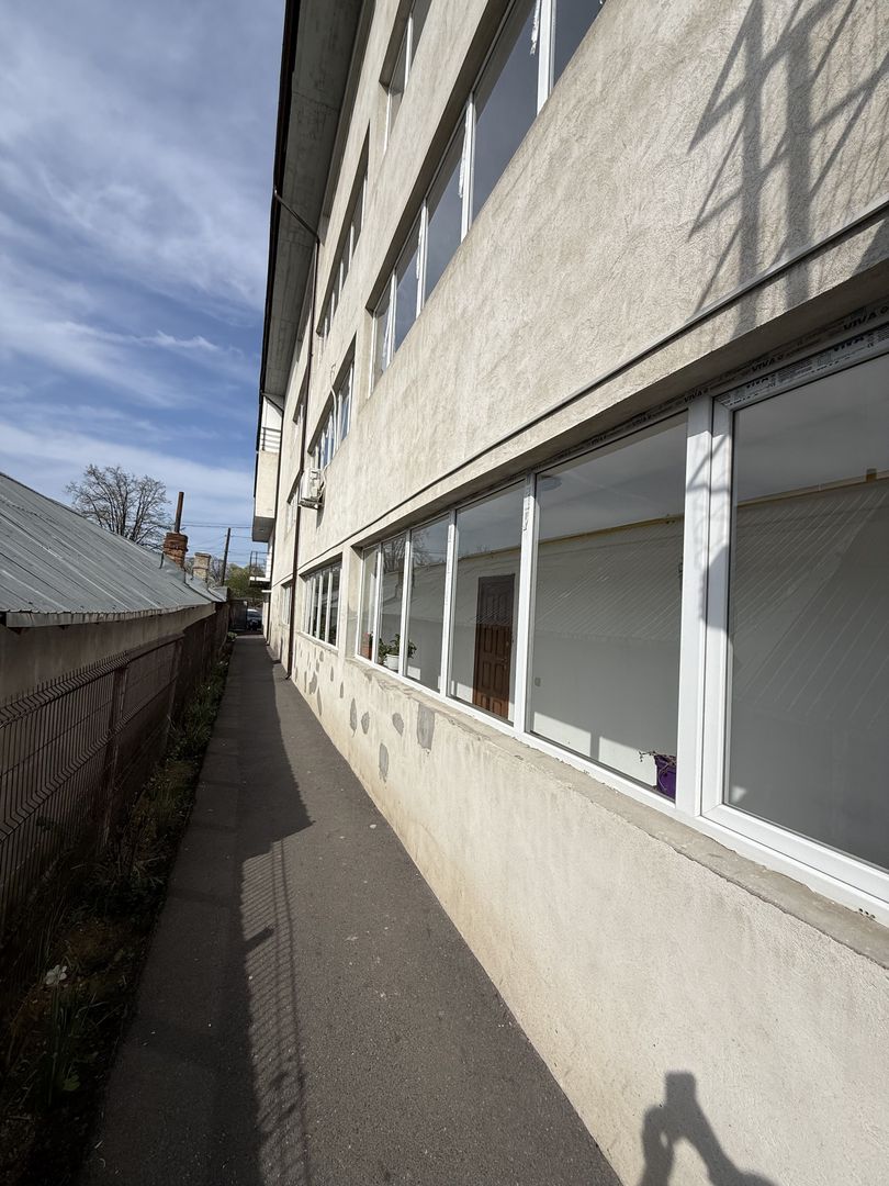 Ap 3 camere - transformat din alipirea a 2 garsoniere - 62 mp - parter - Poză 21