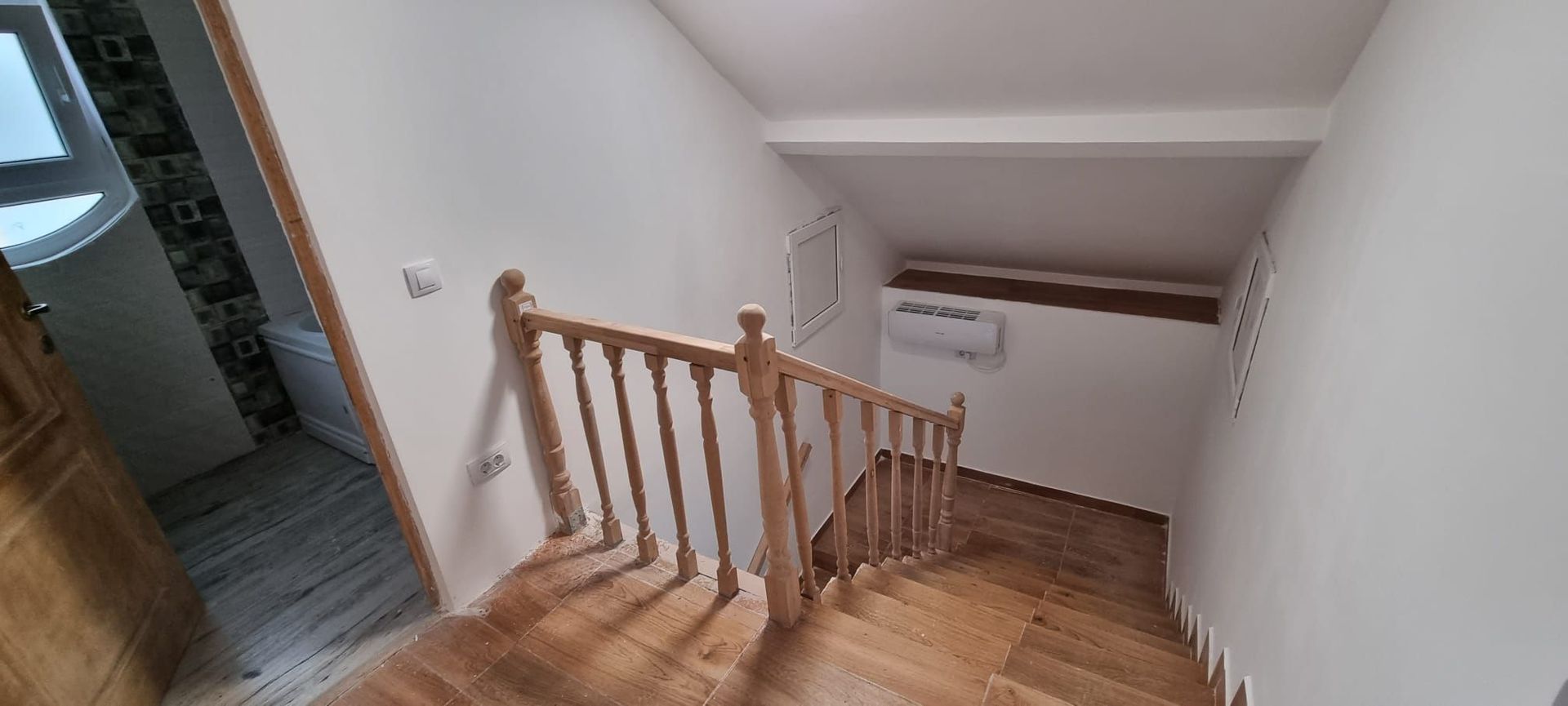 De inchiriat, vila noua - Bariera  Traian - Lacul Brates - Poză 14