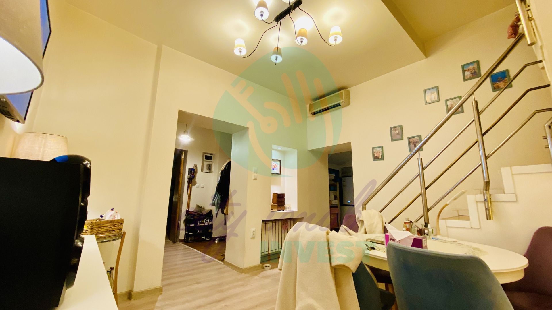 Casa cocheta cu o mica curte - Poză 8